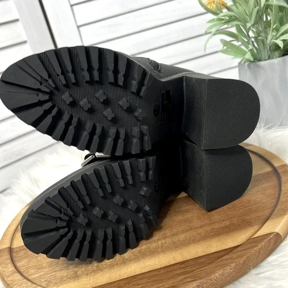 Black White Sherpa Chunky Treaded Sole Buckle Closure Lemon Drop PRIVILEGED 5.5 - Picture 9 of 11